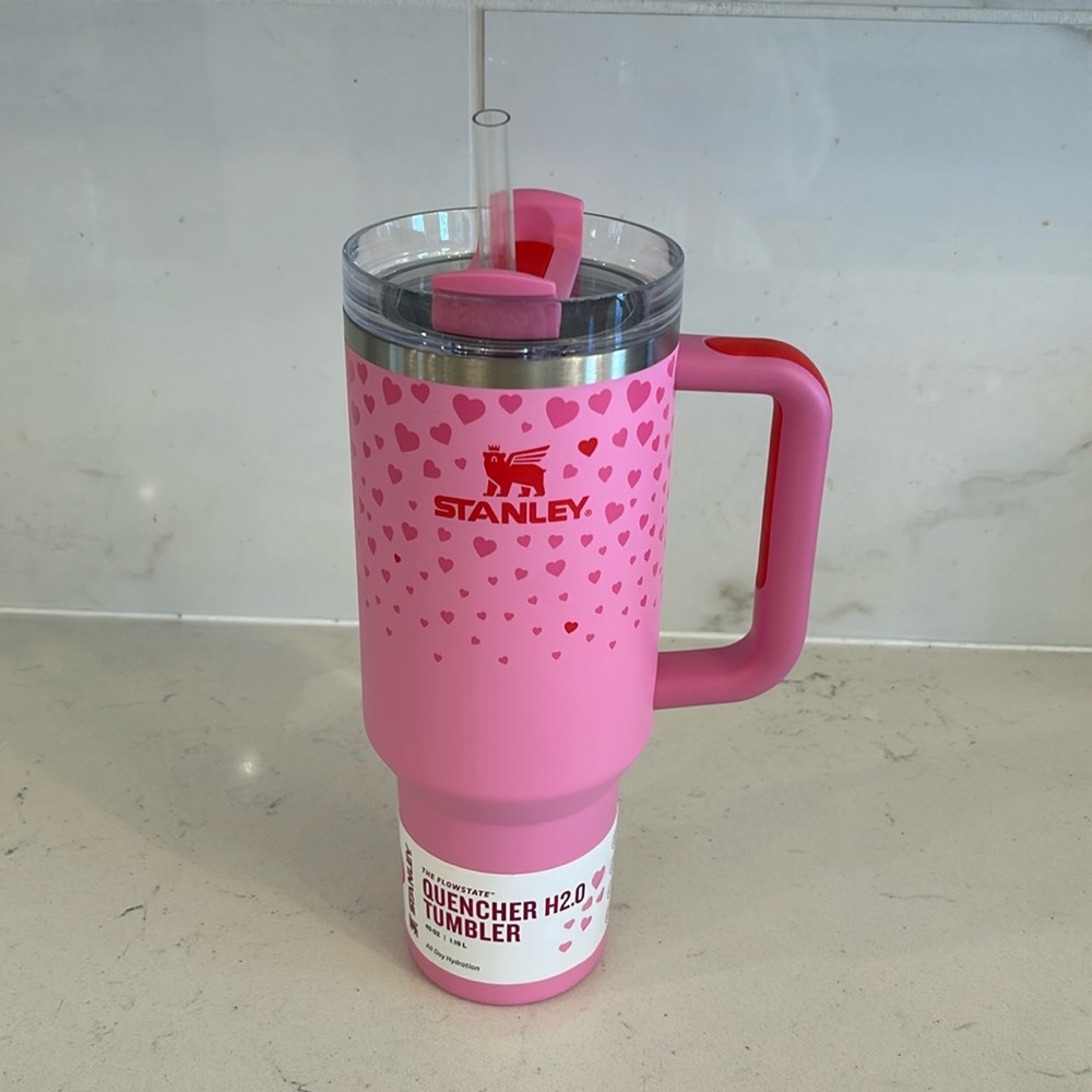 LIMITED STANLEY 40oz 2025 tumbler ( pink hearts ) Target limited edition PINK!!